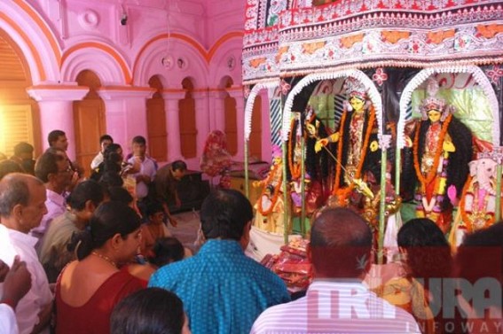 Devotees throng to Durga Bari on the occasion of 'Maha Saptami'